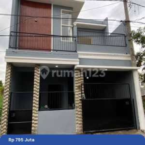 Dijual Rumah 2 Lantai Baru Renovasi Siap Huni di Wonorejo, Rungkut, Surabaya Timur Hanya 700Jutaan , tersedia melalui melalui situs Rumah123
