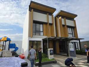 DIJUAL RUMAH 2 LANTAI DI JAKARTA BARAT DEKAT TOL DAN BANDARA STRATEGIS , tersedia melalui melalui situs Olx