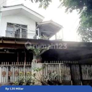 Dijual Rumah 2 Lantai Hitung Tanah di Pondok Kelapa Jakarta Timur, SHM, Bebas Banjir , tersedia melalui melalui situs Rumah123