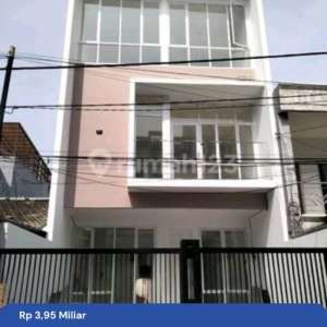 Dijual Rumah 3 Lantai dan Siap Huni di Janur Kuning , tersedia melalui melalui situs Rumah123