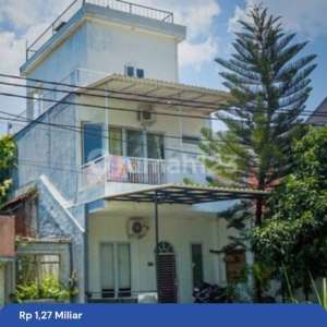 Dijual Rumah 3 Lantai Rooftop di Taman Legian Sentul City-Semi Furnish bisa KPR , tersedia melalui melalui situs Rumah123