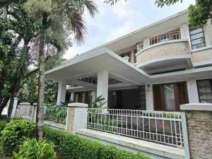 DiJual Rumah Asri dan luas daerah Jakarta Selatan di Pondok Indah , tersedia melalui melalui situs Olx