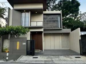 Dijual Rumah Baru 2 Lantai Dekat Kammpus UGM Area Kaliurang PalaganFull Furnish , tersedia melalui melalui situs Olx