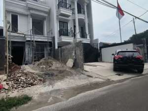 Dijual rumah baru 3lantai tahap finishing di Pejaten Jakarta Selatan , tersedia melalui melalui situs Olx