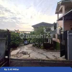 Dijual Rumah Besar dan Bagus di Lubang Buaya Jakarta Timur , tersedia melalui melalui situs Rumah123