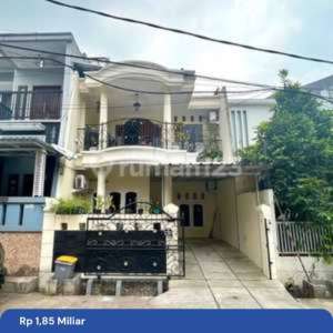 Dijual Rumah Cantik Besar di Srengseng Kembangan , tersedia melalui melalui situs Rumah123