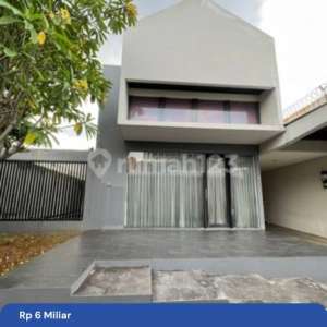 Dijual Rumah dengan Private Pool Dalam Cluster di Dekat Stasiun MRT Lebak Bulus , tersedia melalui melalui situs Rumah123