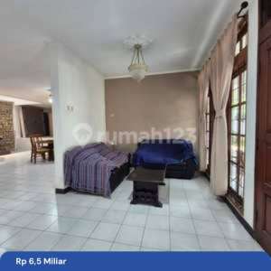 Dijual Rumah di Pulomas 2 Lantai Komplek Perumahan , tersedia melalui melalui situs Rumah123