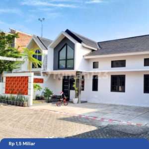 Dijual Rumah Halaman Luas di Bamboe Villas Tembalang Semarang , tersedia melalui melalui situs Rumah123