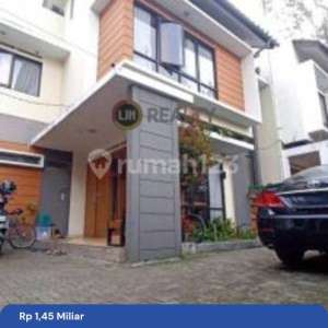 Dijual Rumah Hook 2,5 Lantai Lembang Kota Luas 200m2, 41 Kamar Tidur Semi Furnished Cocok Dijadikan Hunian Atau Villa, Hanya 4 Menit Ke Farm House Susu Lembang, The Great Asia Afrika Lembang Bandung , tersedia melalui melalui situs Rumah123