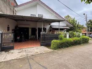 Dijual Rumah Hook Depan Taman Di Bukit Pamulang Indah TangSel , tersedia melalui melalui situs Olx