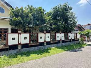 DIJUAL RUMAH JALAN BUNGA-BUNGA SUHAT KOTA MALANG COCOK UNTUK KOST DEKAT KAMPUS UB lokasi di Dinoyo, tersedia melalui melalui situs Olx