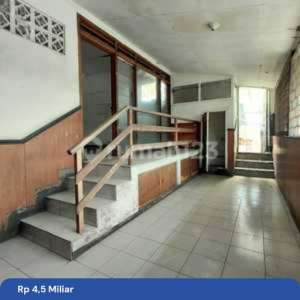 Dijual Rumah Lama Hitung Tanah Luas Bagus Siap Huni Cocok untuk Ruang Usaha Bengkel Ada Gudang Lokasi Prime Mainroad di Pajajaran Bandung , tersedia melalui melalui situs Rumah123