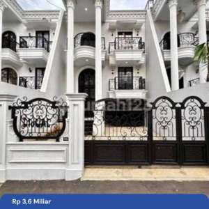 Dijual Rumah Mewah Clasik Ada Poolnya , tersedia melalui melalui situs Rumah123