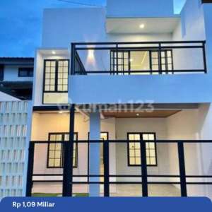 Dijual Rumah Mewah Siap Huni Cibinong Bonus Mobil Listrik , tersedia melalui melalui situs Rumah123