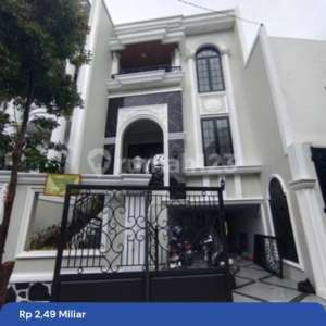 Dijual Rumah Mewah Tiga Lantai Siap Huni , tersedia melalui melalui situs Rumah123