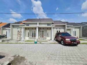 Dijual Rumah murah siap huni di cluster dekat solo baru, space luas terbuka di belakang. Lingkungan nyaman dan aman. , tersedia melalui melalui situs Olx