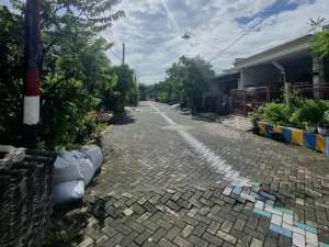 Dijual Rumah Murah Wiyung Babatan Indah Row Lebar , tersedia melalui melalui situs Olx