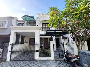 Dijual Rumah Siap Huni Lokasi Strategis Di Cinere Depok , tersedia melalui melalui situs Olx