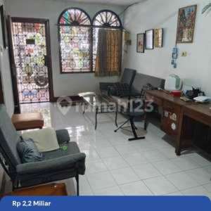 Dijual Rumah Standar 2 Lantai Kelapa GadingKelapa Molek , tersedia melalui melalui situs Rumah123