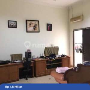 Dijual Rumah Taman Palem Lestari Ukuran 200 M2 , tersedia melalui melalui situs Rumah123