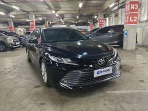 Jual bekas DP Rendah 16JT - Toyota Camry 2.5 V Bensin-AT 2019 Hitam,lokasi di 