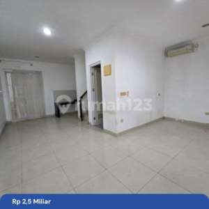 Europe 6X15 - Cluster DanauEksklusif. , tersedia melalui melalui situs Rumah123