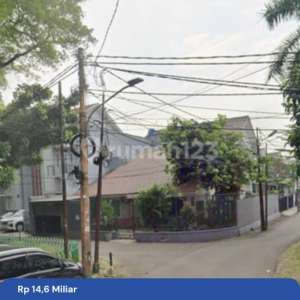 Hanya 500 Meter ke Woltermonginsidi. Rumah Hoek Depan Taman. di Jl. Cibulan Raya No. 15A, Petogogan, Kebayoran Baru, Kota Jakarta Selatan, Dki Jakarta, Indonesia, 12170, Senopati , tersedia melalui melalui situs Rumah123