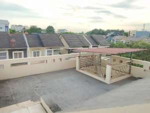 HARGA MURAH DIBAWAH HARGA APPRAISIAL Rumah Exclusive 3.5lt Fully Furnished, Tertinggi View Gunung, Selangkah ke Mall, Cluster EBONY Metland Transyogi , tersedia melalui melalui situs Olx