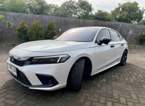 Jual bekas Honda Civic RS turbo CVT 2023 putih,lokasi di Jawa Timur