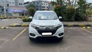 Jual bekas Honda HR-V 1.5L E CVT 2018 putih km 37 ribuan,lokasi di Jakarta DKI