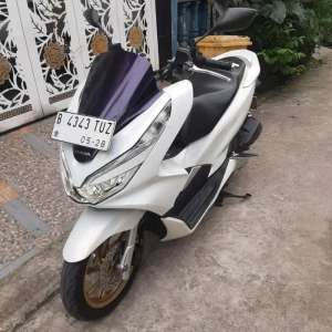 Jual bekas Honda PCX 2018 Keyless ss lengkap mesin bagus pajak hidup plat B DKI,lokasi di Bekasi Utara