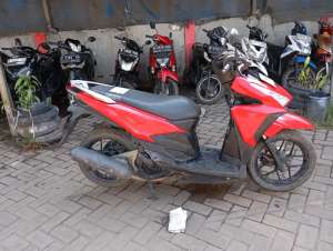 Jual bekas Honda Vario 125 LED Tahun 2017 Surat Komplit,lokasi di Cikarang Utara