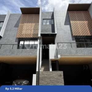 Hunian Mewah 3 Lantai Siap Huni di Kebayoran Lama Jakarta Selatan. dengan Area Prestisius Tanah Luas dan Fasilitas Kolam Renang , tersedia melalui melalui situs Rumah123