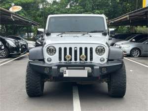 Jual bekas Jeep Wrangler Sport Unlimited 2014 Hitam,lokasi di Jakarta DKI