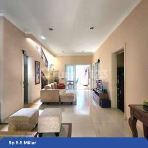 Jual Cepat Rumah 2 Lantai Sebelah Taman Dengan Kondisi Furnished Bagus Terawat Di Cluster Aquamarine Pondok Hijau Golf Summarecon Serpong , tersedia melalui melalui situs Rumah123