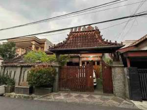 JUAL CEPAT.. RUMAH JOGLO KAYU MANIS UTAN KAYU MATRAMAN - JAKARTA TIMUR , tersedia melalui melalui situs Olx