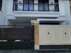 JUAL CEPAT, SIAPA CEPAT DAPAT Rumah American Classic di Pamulang Tangerang Selatan Rumah 2 Lantai Siap Huni SHM 1,3 M , tersedia melalui melalui situs Olx