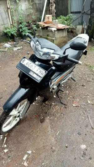 jual cepat suzuki 2004 lokasi di Jati Sampurna, tersedia melalui melalui situs Olx