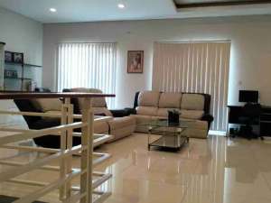 Jual Cepat Turun Harga Rumah Bagus Di Sukahaji Gegerkalong Bandung , tersedia melalui melalui situs Olx