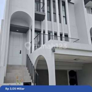 Jual Rugi Banget Murah Hoek Corner Rumah Aether Greenwich Bsd , tersedia melalui melalui situs Rumah123