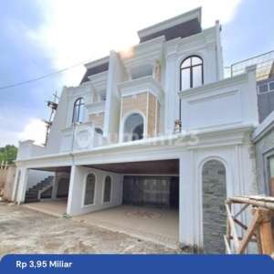 Jual Rumah American Classic Dekat Toll Andara Jakarta Selatan , tersedia melalui melalui situs Rumah123