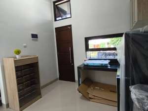 Jual rumah Baru 2Lt Murah Dekat UGM JOGJA, Parkir 2mobil. Semi Furnish , tersedia melalui melalui situs Olx