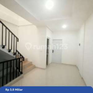 Jual Rumah Baru 3 Lantai Lokasi Mandala Tomang Jakarta Barat , tersedia melalui melalui situs Rumah123