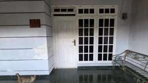 Jual rumah komplek lokasi di Komplek Depnaker, tersedia melalui melalui situs Olx