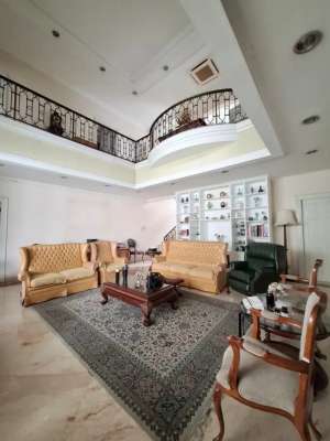 JUAL RUMAH MEWAH TENGAH KOTA , tersedia melalui melalui situs Olx