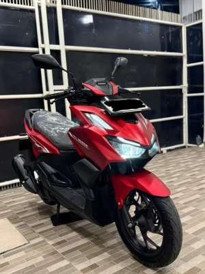 Jual bekas KM 50 PERAK Honda Vario 160 CBS Keyless Merah Sporty BLN 6 2025,lokasi di Cilandak