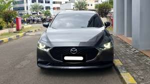 Jual bekas Mazda 3 Sedan 2023 abu km 12 ribuan sunroof,lokasi di Jakarta DKI