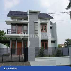 Megah Kokoh Modern Dalam Komplek Perumahan Strategis Aman , tersedia melalui melalui situs Rumah123