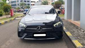 Jual bekas Mercedes-Benz E-Class E 300 2022 amg line hitam km 26 ribuan,lokasi di Jakarta DKI
